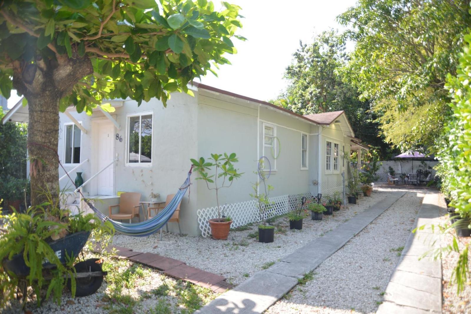 Deluxe In Location In A 2 Bedrooms Unit - Parking, Laundry And Luggage Storage Pensión